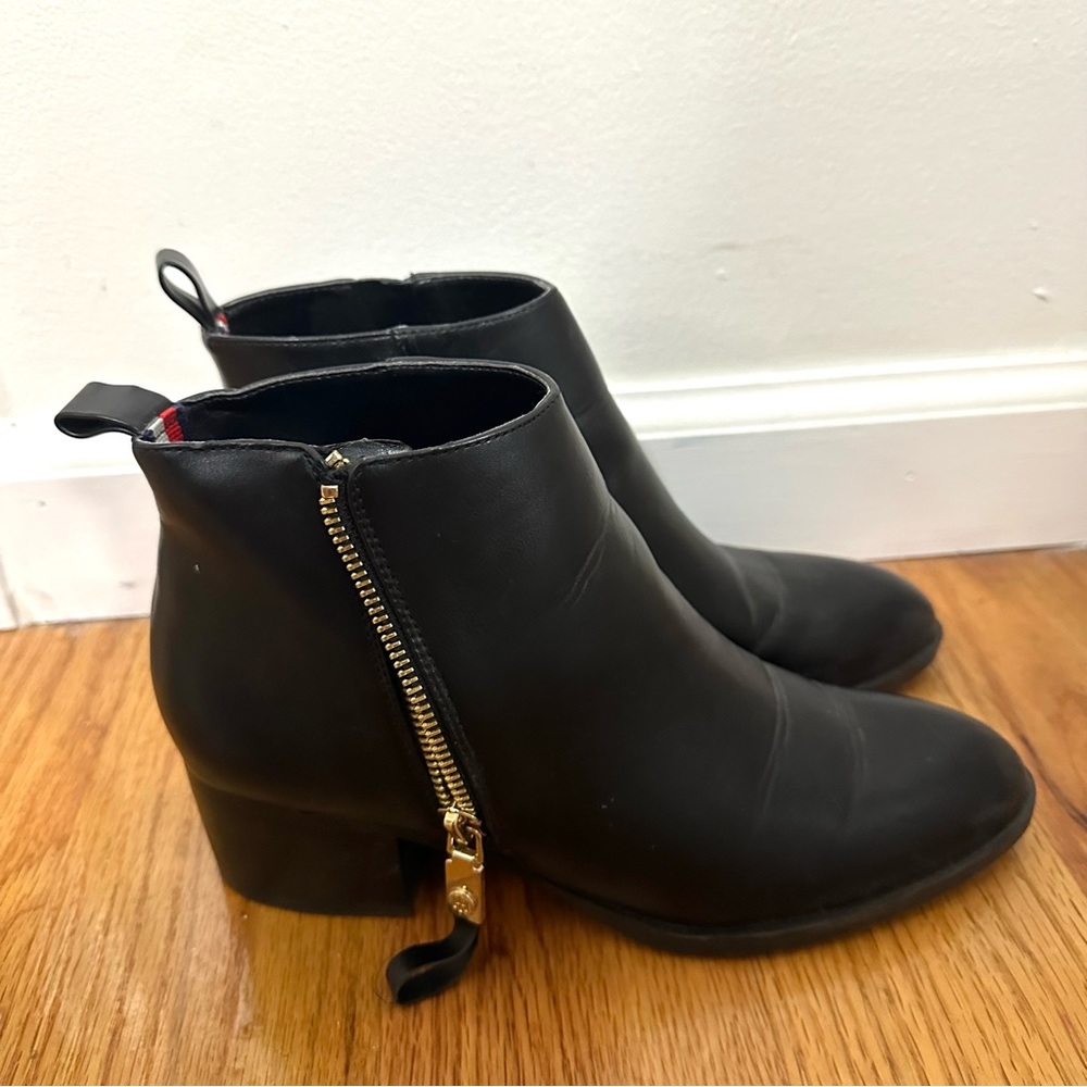 Tommy Hilfiger Ankle boots in women’s size 7M 🖤